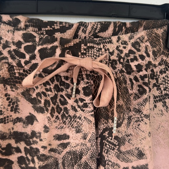 Blush pink Italian made leopard snake print casual tapered ankle pants L/XL - Picture 5 of 10
